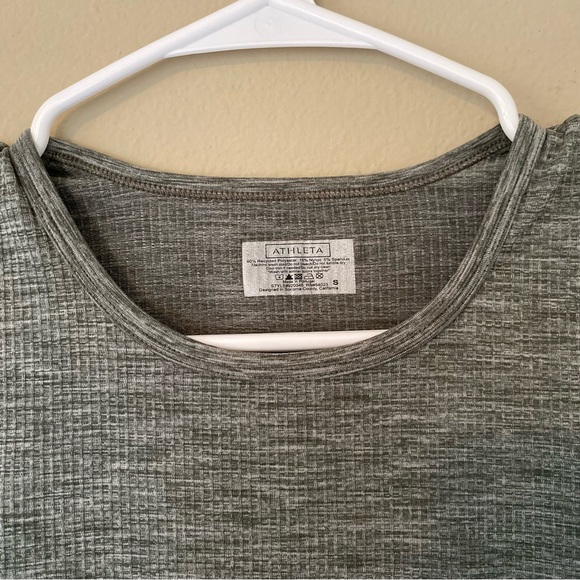 Athleta Renew Seamless Ribbed Gray Athletic Sport Tank Top Sleeveless Shirt - Picture 3 of 4